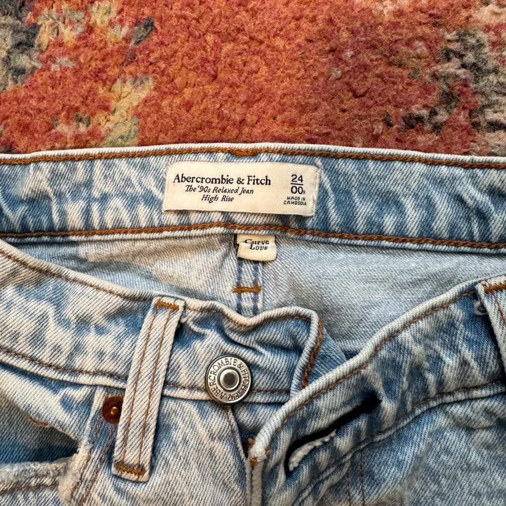 Abercrombie Curve Love Jeans • 90s Relaxed Fit